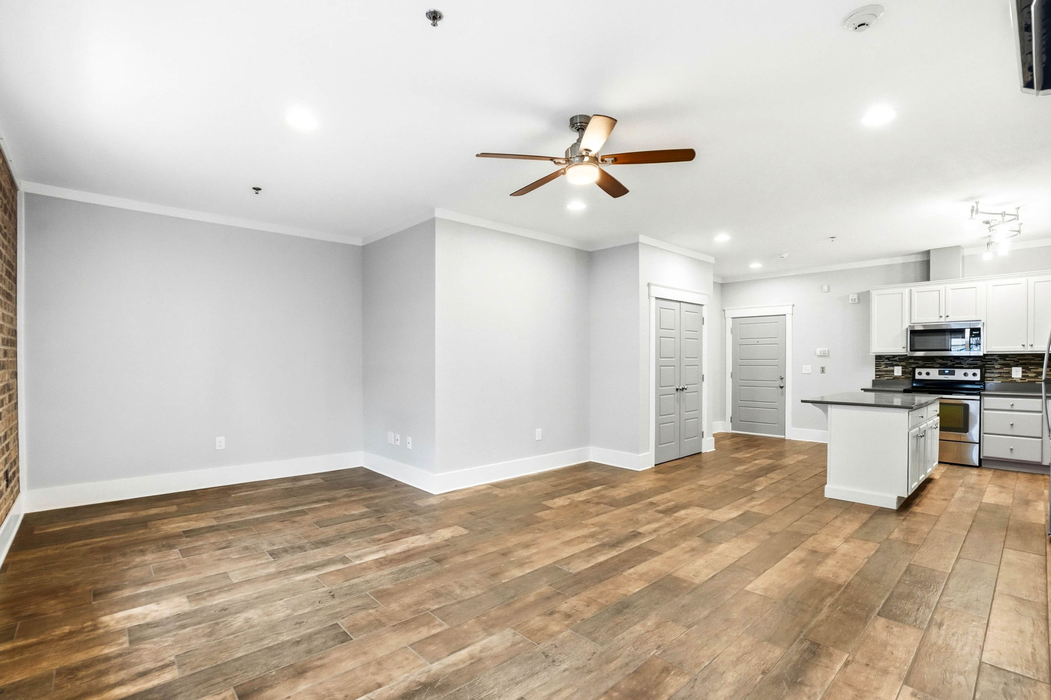 109 W Main Street, Jonesborough, Tennessee 37659, 2 Bedrooms Bedrooms, ,1 BathroomBathrooms,Downtown Lofts,For Rent,W Main Street,1034