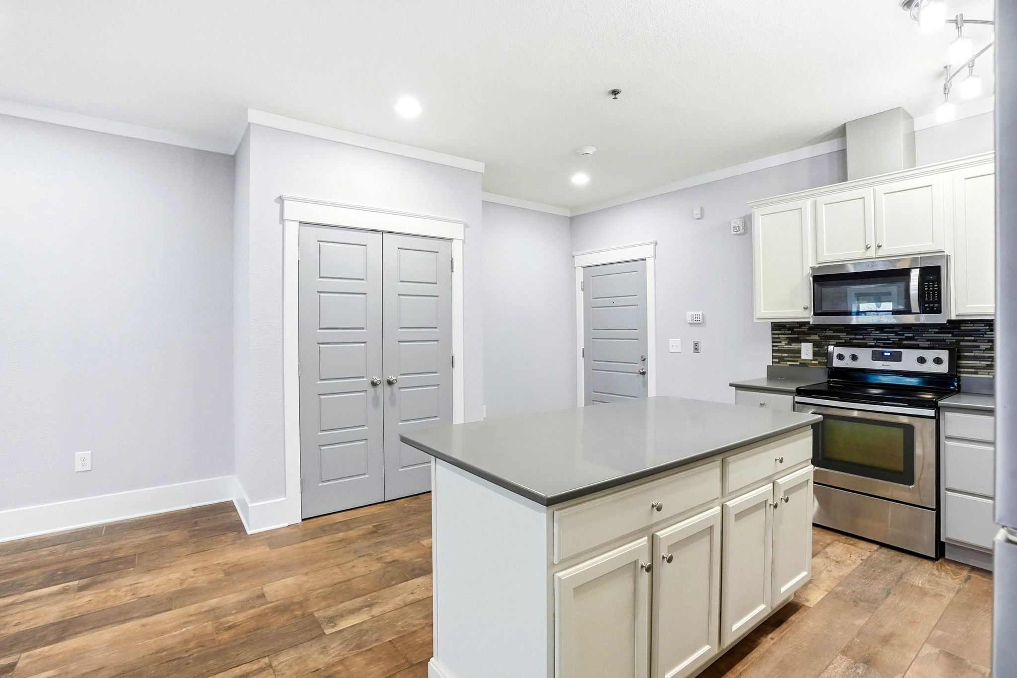 109 W Main Street, Jonesborough, Tennessee 37659, 2 Bedrooms Bedrooms, ,1 BathroomBathrooms,Downtown Lofts,For Rent,W Main Street,1034